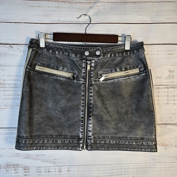 NWT SO Vintage Black Style Faux Leather Zip Front Mini Skirt Size 13 Juniors - Picture 1 of 5